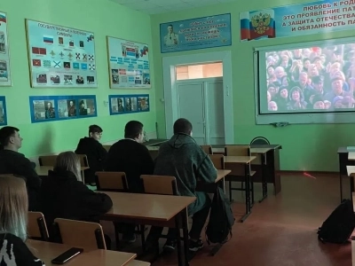 Сегодня со студентами и учащимися колледжа был проведен урок мужества, посвященный воссоединению Крыма с Россией.