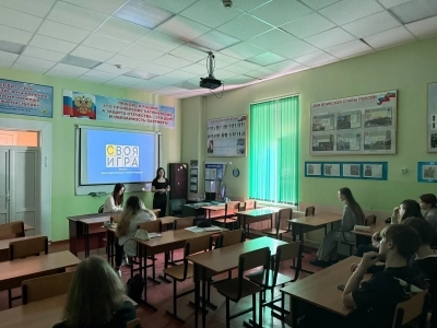 Сегодня со студентами и учащимися колледжа был проведен урок мужества, посвященный воссоединению Крыма с Россией.