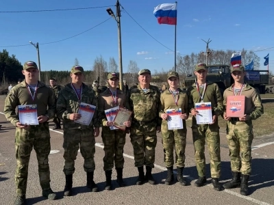 📢3 апреля в городе Клинцы состоялись соревнования по военно-прикладным видам спорта, приуроченные к 30-летию образования Федеральной службы безопасности Российской Федерации.