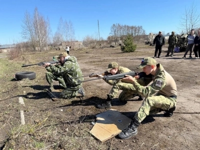📢3 апреля в городе Клинцы состоялись соревнования по военно-прикладным видам спорта, приуроченные к 30-летию образования Федеральной службы безопасности Российской Федерации.