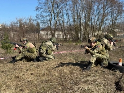 📢3 апреля в городе Клинцы состоялись соревнования по военно-прикладным видам спорта, приуроченные к 30-летию образования Федеральной службы безопасности Российской Федерации.